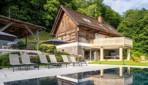 Three-Bedroom Holiday Home 