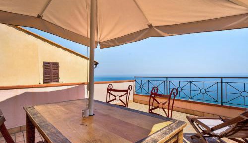 Superior One-Bedroom Apartment with Balcony