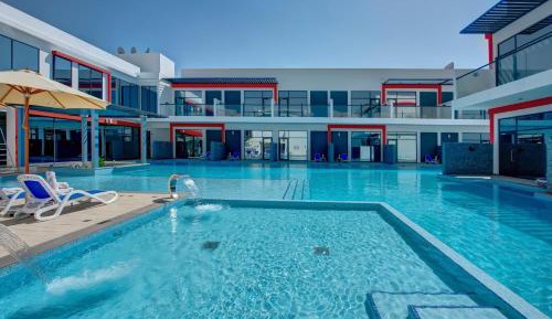 Chalet King Bed - Direct pool access 