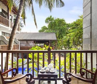 Deluxe Double Room with Side Sea View