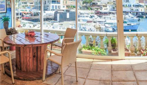 Three-Bedroom Holiday Home 