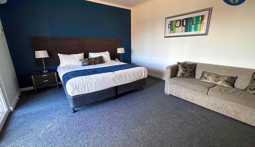 Deluxe King Room (No Pets)