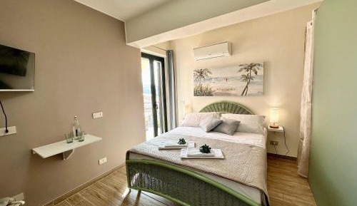 Deluxe Double Room with Balcony and Sea View