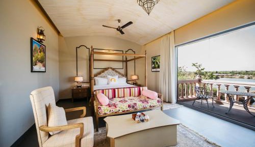 Lake View Room