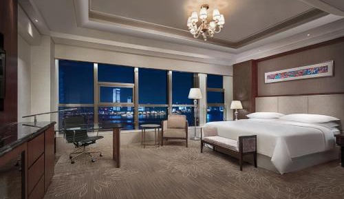 Club Deluxe King Room with River View
