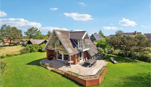Four-Bedroom Holiday Home