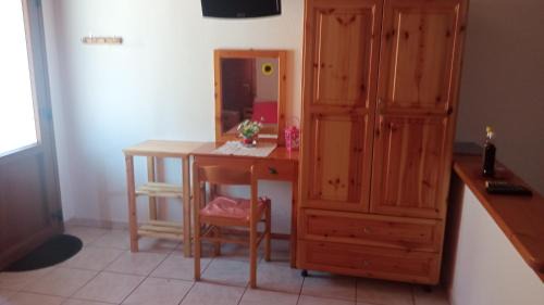 Studio (2 Adults + 2 Children)