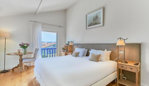 Standard Double Room with City View