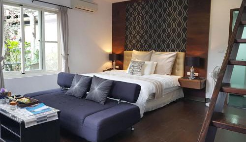 Villa with Garden View