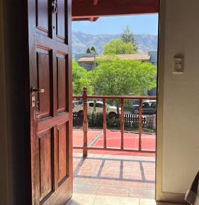 Apartment with Mountain View