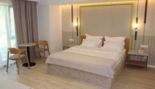 Deluxe Double Room with Shower