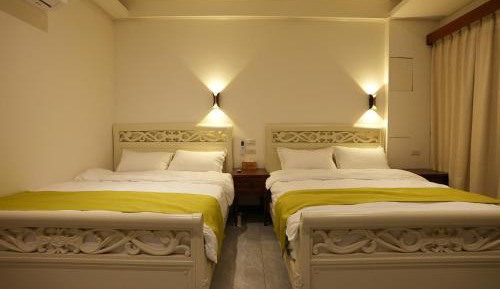 Quadruple Room with Private Bathroom