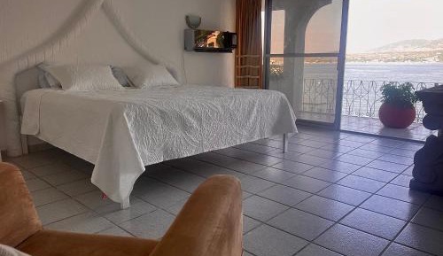 Suite with Lake View