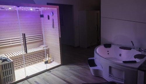 Deluxe Suite with Spa Bath