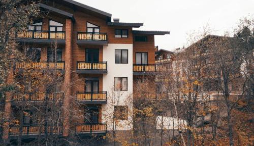 Apartment with Mountain View