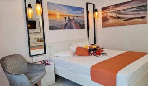 Queen Room with Pool View