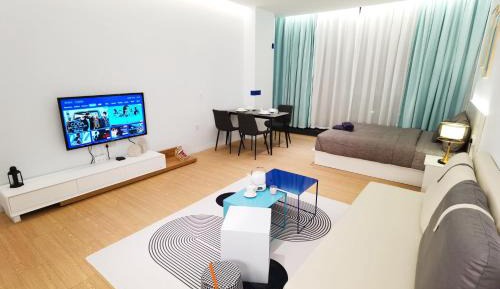 Deluxe Queen Studio 