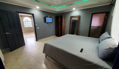 Deluxe King Suite