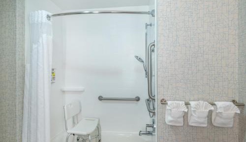 Standard King Room with Mobility Accessible Tub
