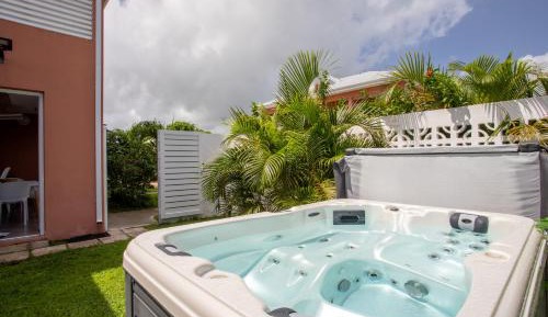Suite with Hot Tub