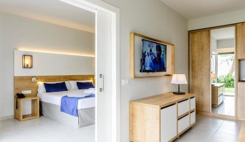 Suite (2 Adults + 2 Children)