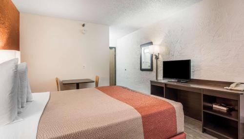 Queen Room - Disability Access - Non-Smoking
