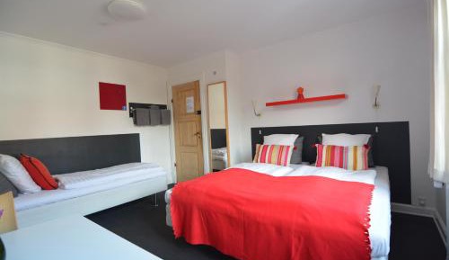 Double or Twin Room with Shared Bathroom