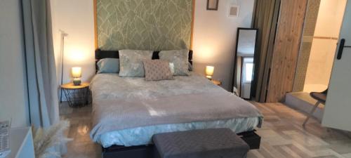 Deluxe Room (2 Adults + 1 Child)