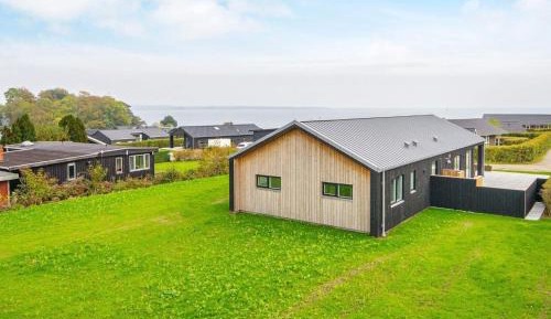 Four-Bedroom Holiday Home