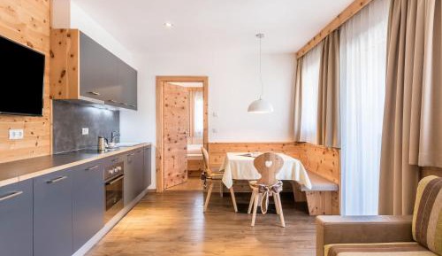 Superior One-Bedroom Apartment with Balcony