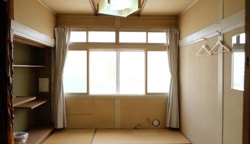 Single Room with Shared Bathroom