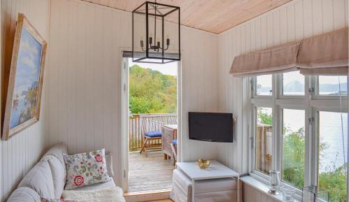 One-Bedroom Holiday Home