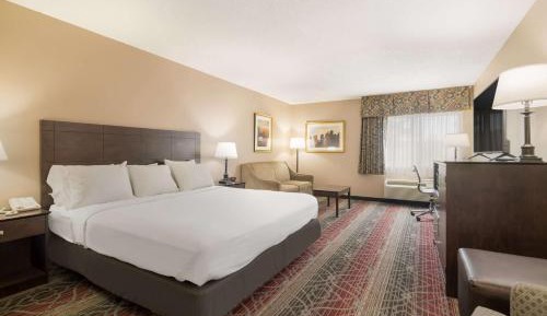 King Room with Mobility Accessible Roll-In Shower - Non-Smoking