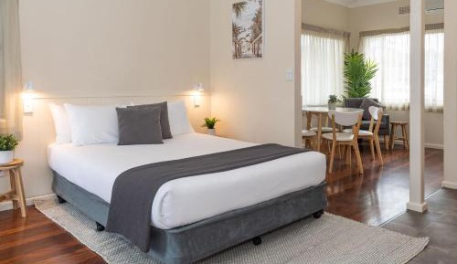 Deluxe Queen Room