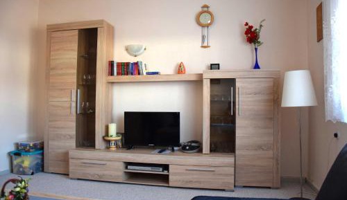 Two-Bedroom Apartment with Shower 
