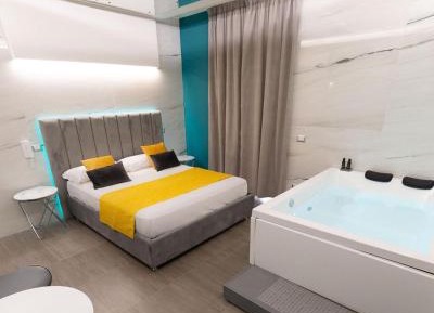 Queen Suite with Spa Bath