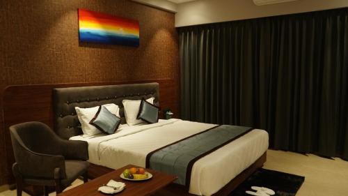Deluxe Double Room - 2 to 5 mins walk to Sai Baba Temple