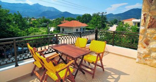 Apartment with Mountain View