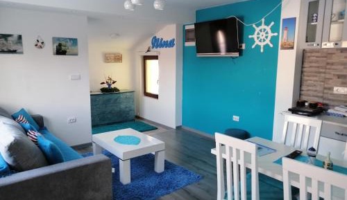 Apartment with Mountain View