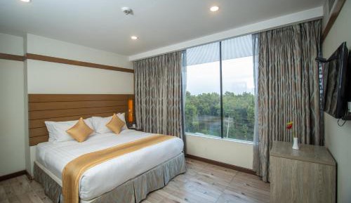Deluxe King Room