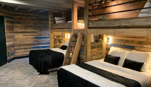 One-Bedroom Suite Pillowzzz