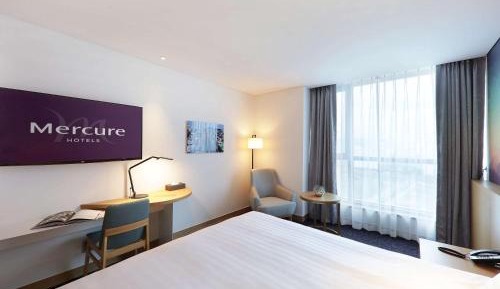 Superior King Room with Partial Ocean View