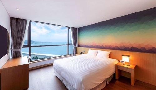 Superior Suite - Partial Ocean View