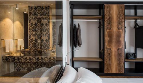 Luxury Suite with Spa Bath