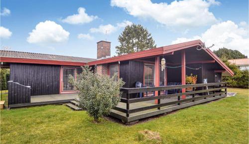 Three-Bedroom Holiday Home 
