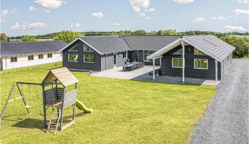 Eight-Bedroom Holiday Home