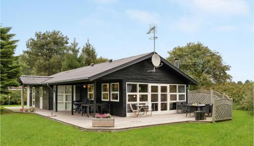 Three-Bedroom Holiday Home 