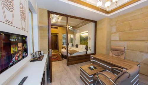 Deluxe Double Room (2 Adults + 1 Child)
