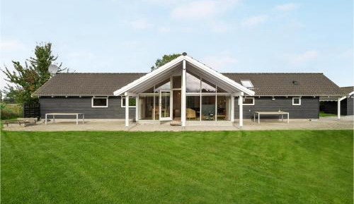 Five-Bedroom Holiday Home