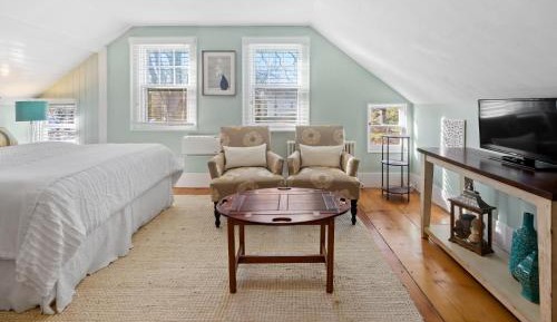 Deluxe Queen Room